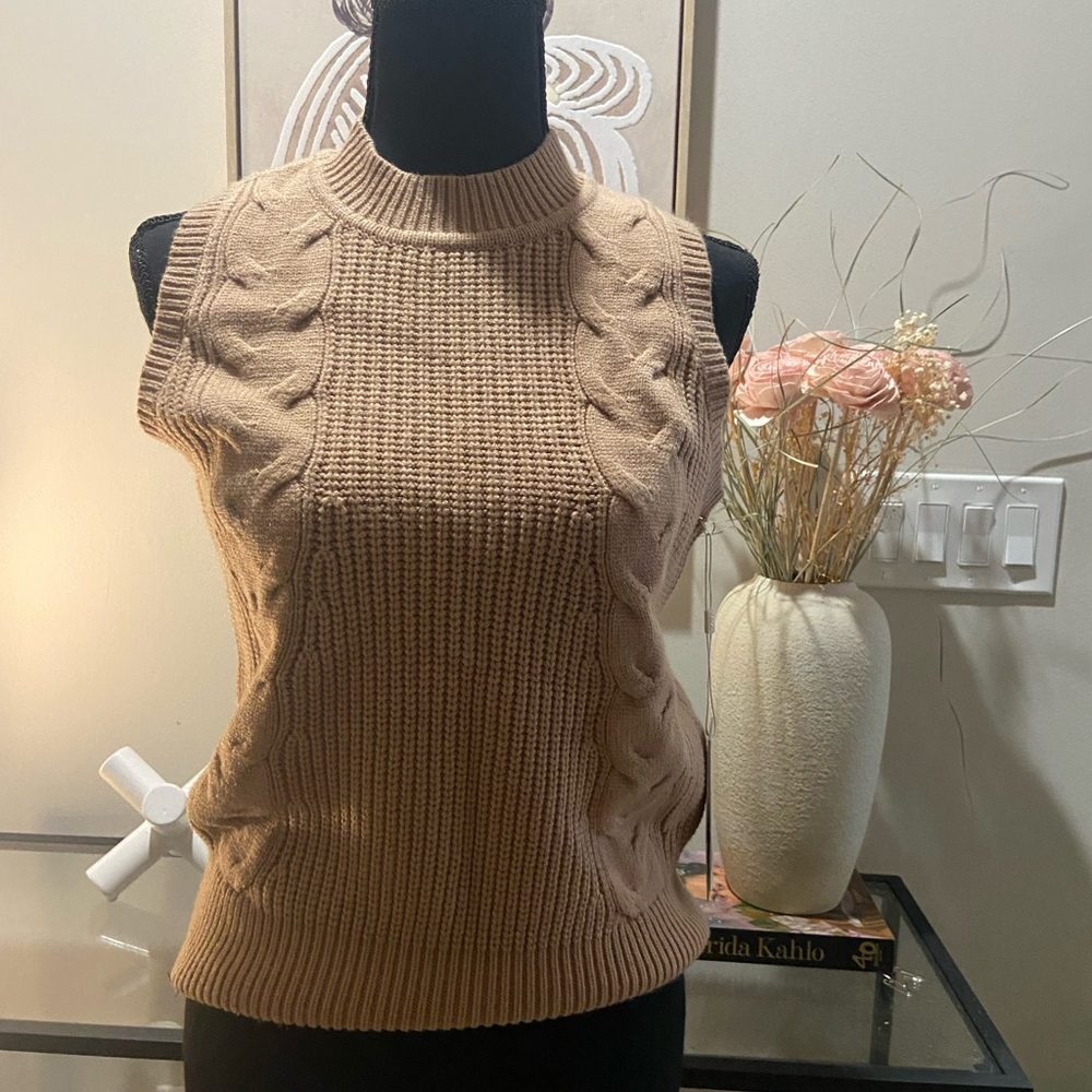 Cyrus Sleeveless Cable Knit Sweater - Brown